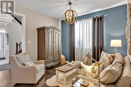 2 Richard Eason Court, Otonabee-South Monaghan, ON - Indoor Photo Showing Living Room