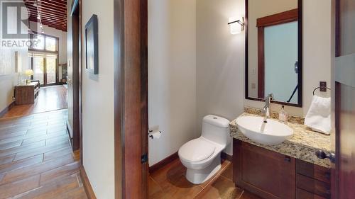 901 2Nd  Avenue Unit# 103B, Fernie, BC - Indoor Photo Showing Bathroom