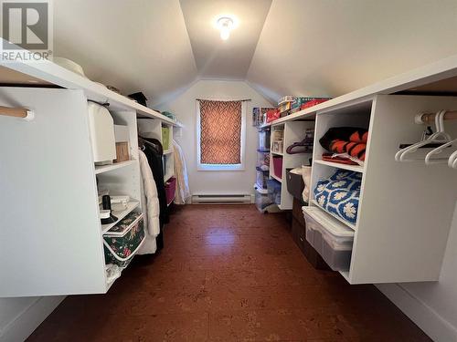 320 4Th Avenue, Castlegar, BC - Indoor With Storage