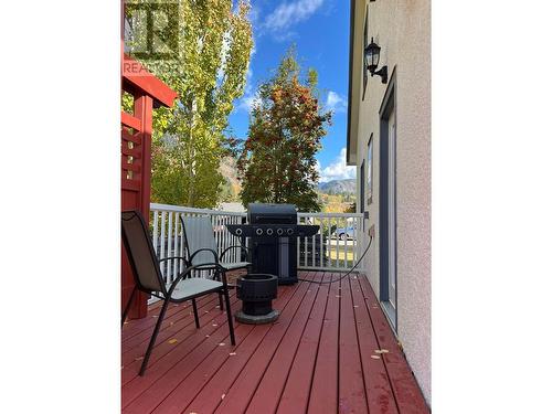 320 4Th Avenue, Castlegar, BC - Outdoor With Deck Patio Veranda