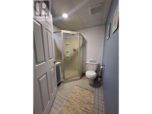 320 4Th Avenue, Castlegar, BC - Indoor Photo Showing Bathroom