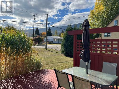 320 4Th Avenue, Castlegar, BC - Outdoor With Deck Patio Veranda