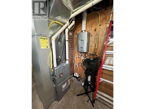 320 4Th Avenue, Castlegar, BC - Indoor Photo Showing Basement