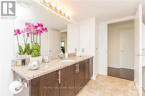 2406 - 234 Rideau Street, Ottawa, ON - Indoor Photo Showing Bathroom