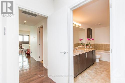 2406 - 234 Rideau Street, Ottawa, ON - Indoor Photo Showing Bathroom