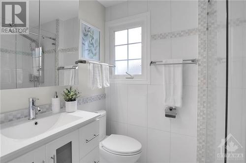 9 Camwood Crescent, Ottawa, ON - Indoor Photo Showing Bathroom