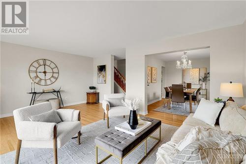 9 Camwood Crescent, Ottawa, ON - Indoor Photo Showing Living Room