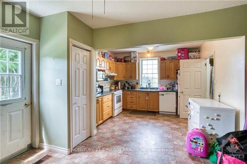 3374 Drummond Concession 2 Road, Drummond/North Elmsley, ON - Indoor Photo Showing Kitchen