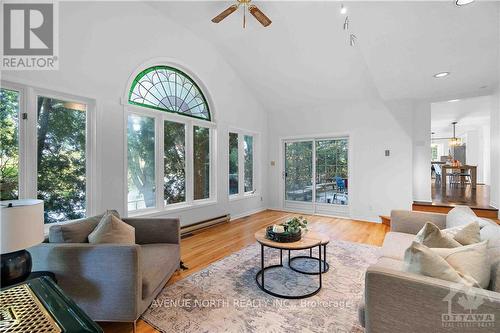 3027 Prince Of Wales Drive, Ottawa, ON - Indoor Photo Showing Living Room