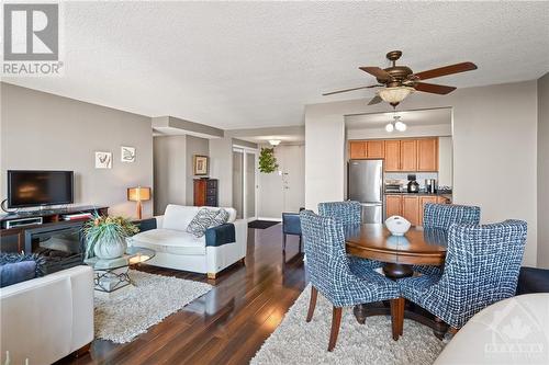 2759 Carousel Crescent Unit#912, Ottawa, ON - Indoor Photo Showing Living Room