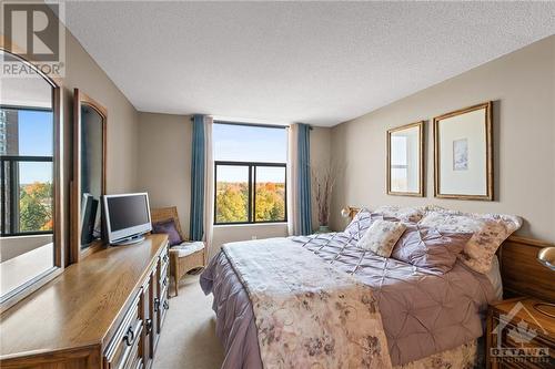 2759 Carousel Crescent Unit#912, Ottawa, ON - Indoor Photo Showing Bedroom