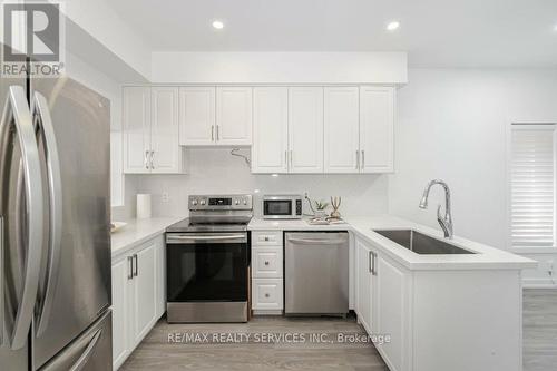 17 Dawes Road, Brampton, ON - Indoor Photo Showing Kitchen With Upgraded Kitchen