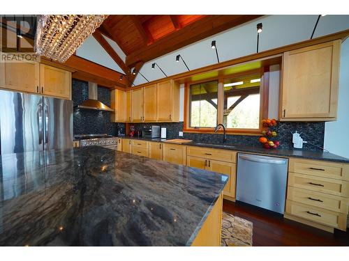 26 Birch Bend Grove, Kaslo, BC - Indoor Photo Showing Kitchen