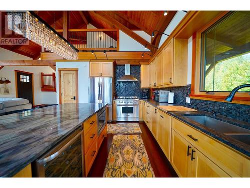 26 Birch Bend Grove, Kaslo, BC - Indoor Photo Showing Kitchen