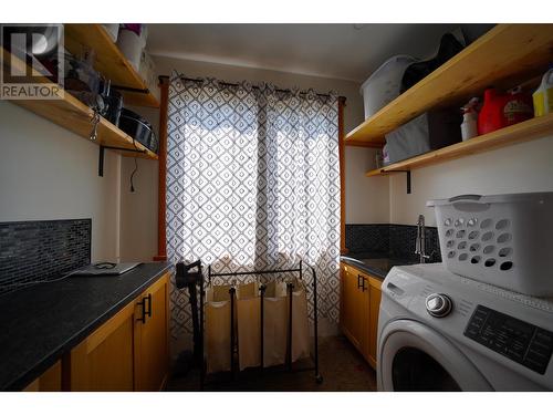 26 Birch Bend Grove, Kaslo, BC - Indoor Photo Showing Laundry Room