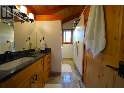 26 Birch Bend Grove, Kaslo, BC - Indoor Photo Showing Bathroom