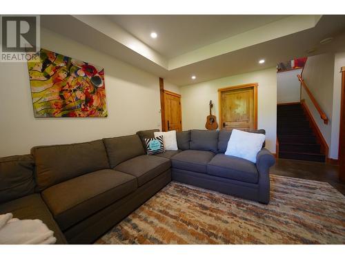 26 Birch Bend Grove, Kaslo, BC - Indoor Photo Showing Living Room