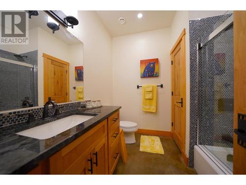 26 Birch Bend Grove, Kaslo, BC - Indoor Photo Showing Bathroom