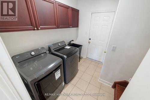 146 Collis Drive, Aurora, ON - Indoor Photo Showing Laundry Room