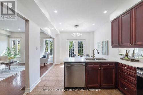 146 Collis Drive, Aurora, ON - Indoor Photo Showing Kitchen With Double Sink