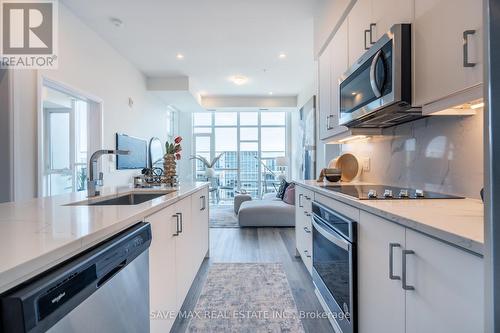 644 - 16 Concord Place, Grimsby, ON - Indoor Photo Showing Kitchen With Upgraded Kitchen