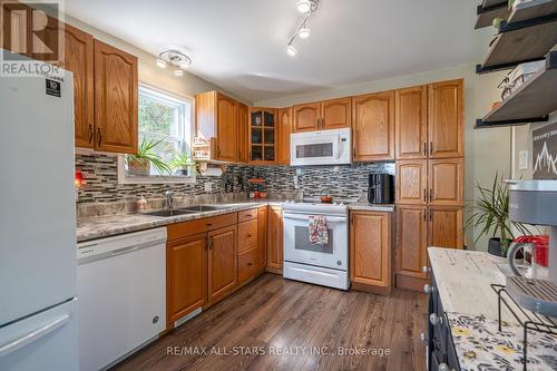 2335 County Rd 36, Kawartha Lakes (Dunsford), ON - Indoor Photo Showing Kitchen With Double Sink