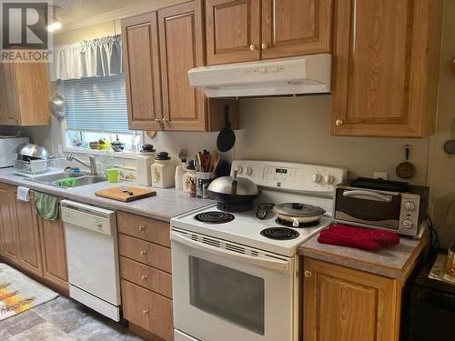 1500 Neimi Road Unit# 11, Christina Lake, BC - Indoor Photo Showing Kitchen With Double Sink