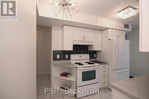 404 - 4 Elsinore Path, Toronto, ON - Indoor Photo Showing Kitchen