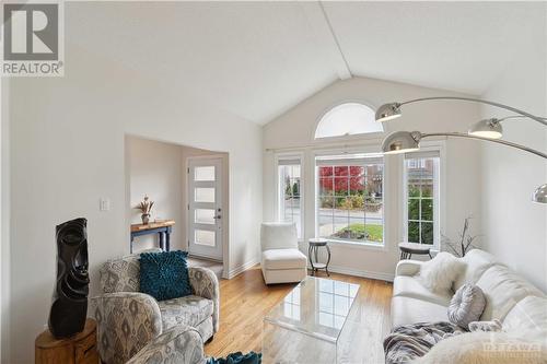 62 Denton Way, Ottawa, ON - Indoor Photo Showing Living Room