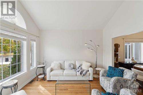 62 Denton Way, Ottawa, ON - Indoor Photo Showing Living Room