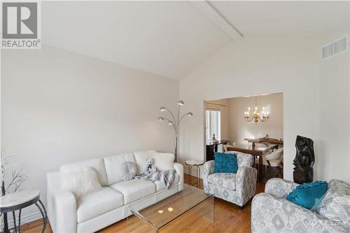 62 Denton Way, Ottawa, ON - Indoor Photo Showing Living Room