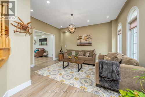 6 Callaghan Crescent, Halton Hills, ON - Indoor Photo Showing Living Room