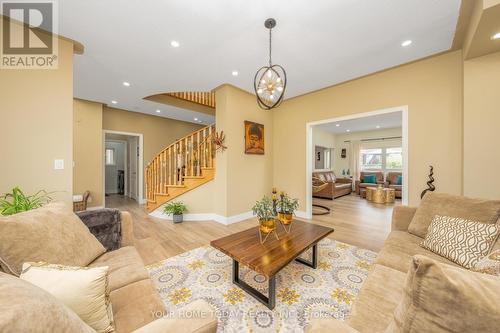 6 Callaghan Crescent, Halton Hills, ON - Indoor Photo Showing Living Room