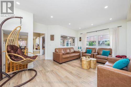 6 Callaghan Crescent, Halton Hills, ON - Indoor Photo Showing Living Room