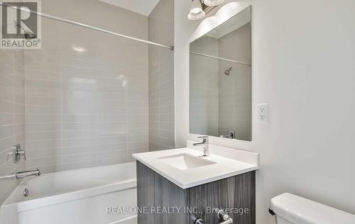 200 Huguenot Road, Oakville, ON - Indoor Photo Showing Bathroom