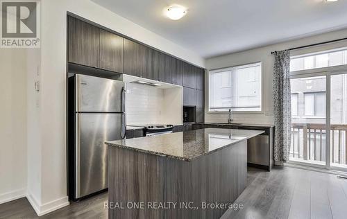 200 Huguenot Road, Oakville, ON - Indoor Photo Showing Kitchen With Stainless Steel Kitchen With Upgraded Kitchen