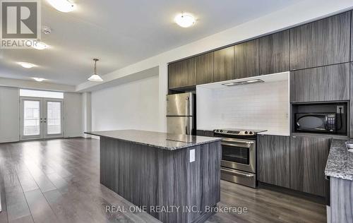 200 Huguenot Road, Oakville, ON - Indoor Photo Showing Kitchen With Stainless Steel Kitchen With Upgraded Kitchen