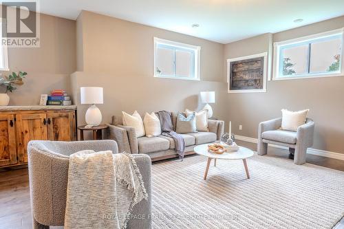 484 Ennis Road, Smith-Ennismore-Lakefield, ON - Indoor Photo Showing Living Room