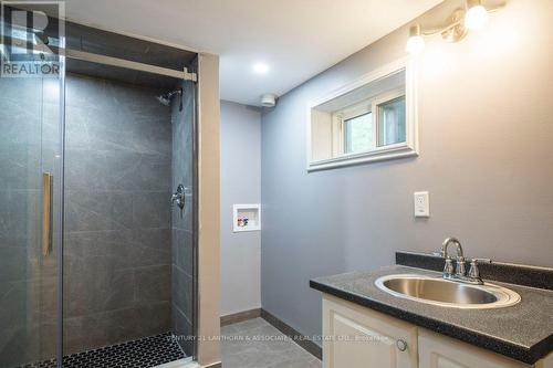 Unit B - 66 Crestview Avenue, Belleville, ON - Indoor Photo Showing Bathroom