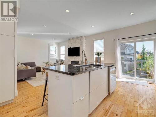 524 Bretby Crescent, Ottawa, ON - Indoor Photo Showing Kitchen