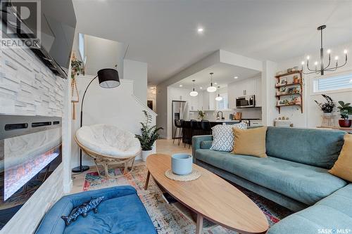 328 Barrett Street, Saskatoon, SK - Indoor Photo Showing Living Room