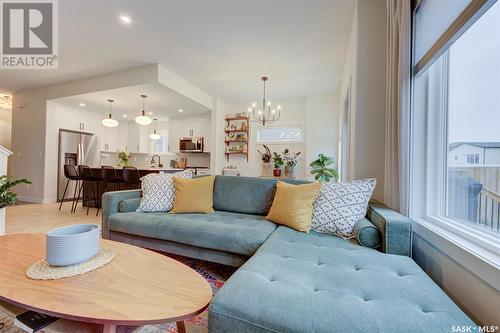 328 Barrett Street, Saskatoon, SK - Indoor Photo Showing Living Room