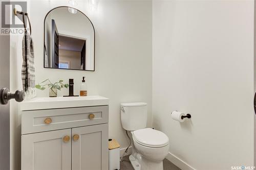 328 Barrett Street, Saskatoon, SK - Indoor Photo Showing Bathroom