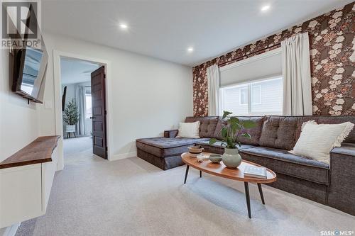 328 Barrett Street, Saskatoon, SK - Indoor Photo Showing Living Room