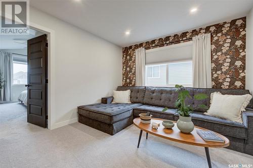 328 Barrett Street, Saskatoon, SK - Indoor Photo Showing Living Room