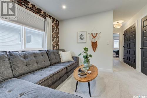 328 Barrett Street, Saskatoon, SK - Indoor Photo Showing Living Room