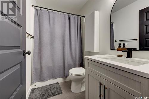 328 Barrett Street, Saskatoon, SK - Indoor Photo Showing Bathroom