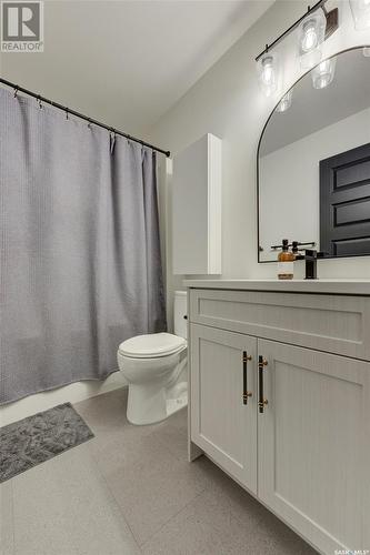 328 Barrett Street, Saskatoon, SK - Indoor Photo Showing Bathroom