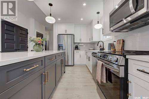 328 Barrett Street, Saskatoon, SK - Indoor Photo Showing Kitchen With Upgraded Kitchen