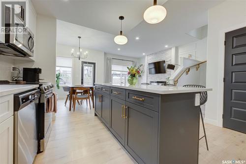 328 Barrett Street, Saskatoon, SK - Indoor Photo Showing Kitchen With Upgraded Kitchen